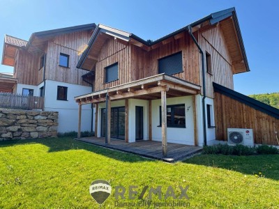 "Ökologisches Holzhaus im Chalet-Stil – Luxus trifft Nachhaltigkeit!"