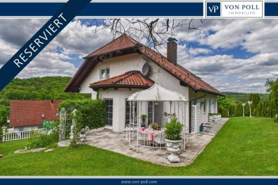 Charmantes Ein-/ Zwei-/ Dreifamilienhaus mit zauberhaftem Garten und herrlichem Weitblick