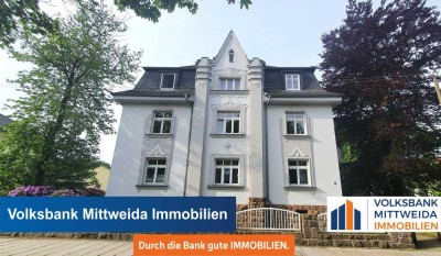 Exklusive 5-Zimmer-Wohnung in schöner Villa. Mit eigenem Gartenbereich und Garage.