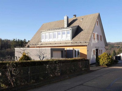 Viel Platz, Charme & Sonne - Großes, modernisiertes EFH mit ELW in Busenbacher Südhanglage