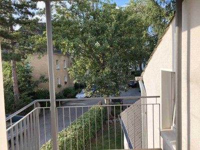 Wunderschöne helle 3Zi. Whg. mit Balkon im 1.OG in Benrath, EBK, renoviert