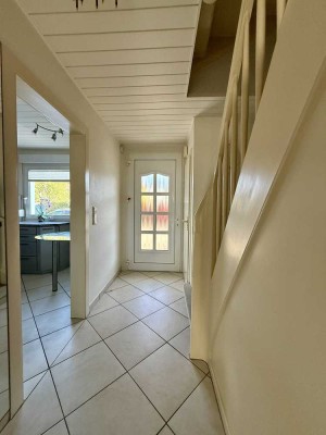 iks-Immobilien - Bezugsfreies sehr gepflegtes Reihenmittelhaus in Köln-Weiß