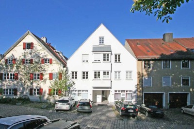 Großzügige 2-Zimmer-Erdgeschosswohnung mit Westterrasse und Hobbyraum in geschichtsträchtiger Lage