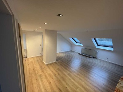 Sanierte Wohnung mit drei Zimmern in Erlangen Bruck