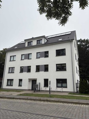 barrierearme 2-Raumwohnung mit Wannenbad, FB-Hzg., HWR, Süd-Terrasse und Garten