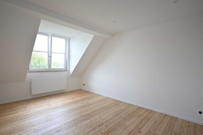 ERSTBEZUG nach Sanierung in BO-Ehrenfeld: helle & moderne 3,5 Zimmer-Wohnung mit Tageslichtbad!