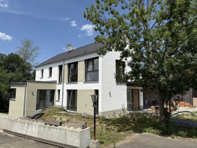 Neuwertiges Einfamilienhaus in sehr ruhiger Lage