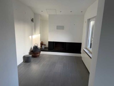 Wunderschöne helle Obergeschosswohnung mit Kaminzimmer & offenem Wohn-Essbereich in Semd