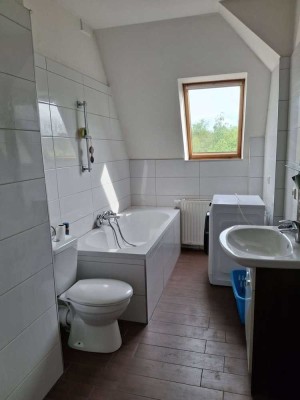 Neu sanierte 3 Raum Wohnung mit Stellplatz