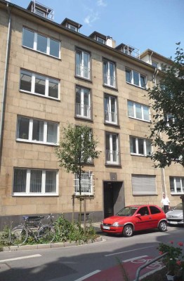 2-Zi Altbauwhg direkt am Hofgarten, gr Balkon, hohe Decken, Eichenstabparkett, traumhafte Lage