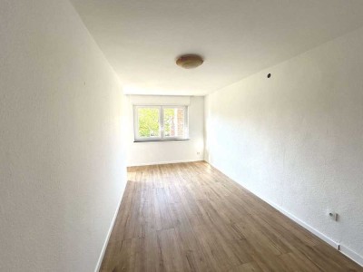 Frisch Sanierte 1-Zimmer Wohnung mit Balkon nähe der Rheingalerie !