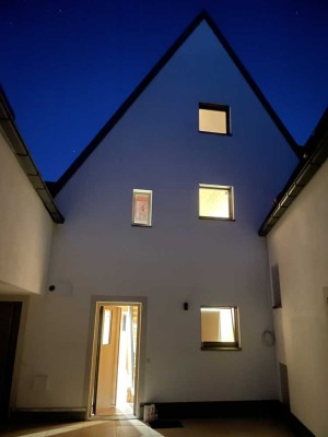 Minimalistische 3,5-Raum-Maisonette-Wohnung mit EBK in Kirchheim