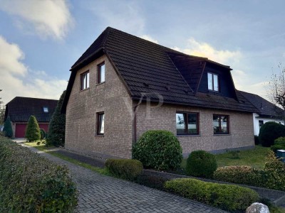 Einfamilienhaus samt Einliegerwohnung, Ferienwohnung und 3 Garagen in ruhiger Wohnlage