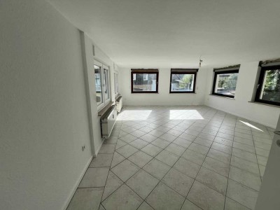 Modernisierte 4-Zimmer Wohnung mit Wintergarten und Terrasse