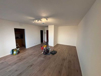 Geräumige 1-Zimmer-Wohnung mit Balkon und EBK