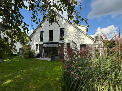 Moderner Wohntraum im Grünen – Stillvolle Eigentumswohnung mit Garten