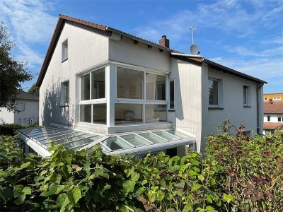 Geräumiges 2-Familienhaus auf einem 668 m2 Grundstück, in guter Lage in Roßdorf
