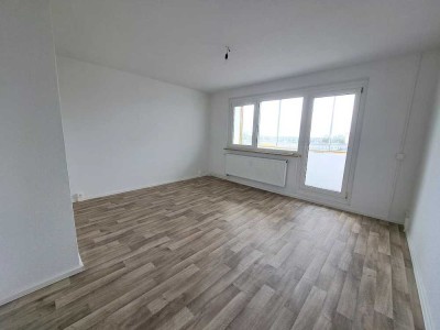 Wir renovieren für Sie - 3-Zimmer-Wohnung mit verglasten Balkon