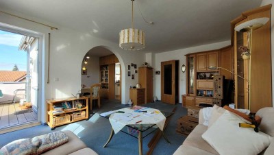 Sehr schöne helle 2-Raum-Wohnung mit EBK und Balkon in Regenstauf