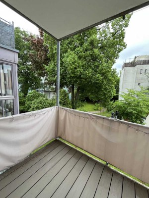 Helle 2-Zimmerwohnung mit zwei Balkonen und Einbauküche im Domviertel von Augsburg