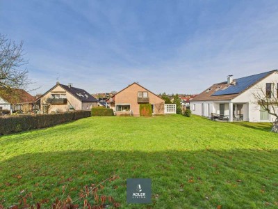 FELDRANDLAGE - Familientraum mit Gartengrundstück und 2 Garagen in Friolzheim