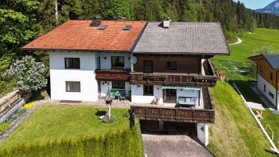 Doppelhaus mit viel Wohn- und Nutzraum und großem Potenzial in Hopfgarten zu verkaufen.