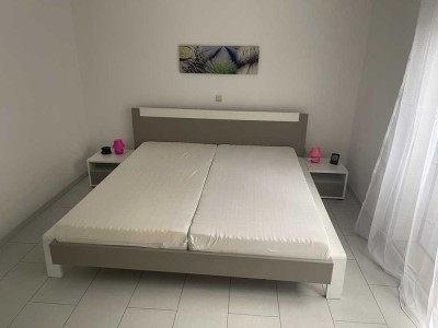 Wohnen umgeben von der Natur** - 2- Zi.-Wohnung mit Terrassen und Stellplatz