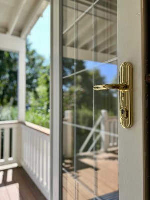 ruhig gelegener Familiensitz mit idyllischem Garten
