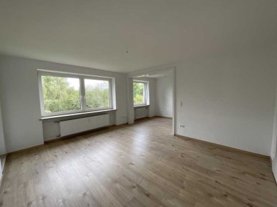 200EUR Gutschein für Sie! Frisch vollsanierte 3-Zimmer-Wohnung mit Balkon und Wanne in WHV Wiesenhof