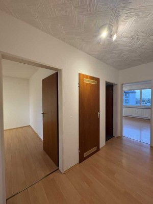 3-Zimmer Wohnung mit EBK und Balkon