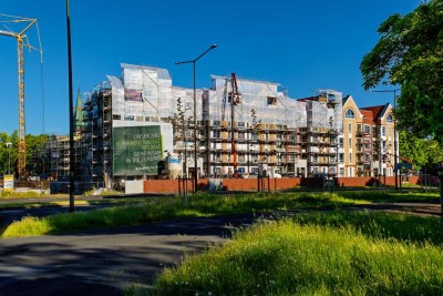 Wohnen am Wasser: Barrierefreie Neubauwohnung im Erdgeschoss! 83 m² mit Balkon! Erstbezug!