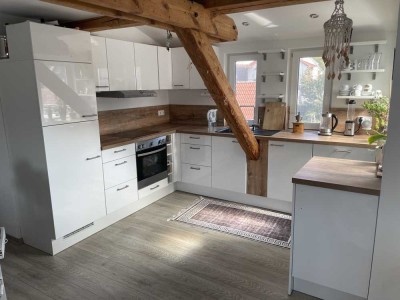 Schöne möblierte Dachgeschosswohnung mit Dachterrasse