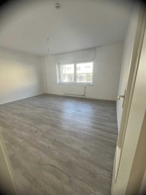 Renovierte 2-Zimmer-Erdgeschosswohnung mit Balkon