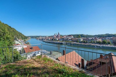 Denkmalgeschützter Altbau: 5-Zimmer-Wohnung mit spektakulärem Felsengarten