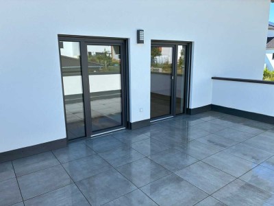 Hochwertige Einliegerwohnung / Neubau-Erstbezug / von privat