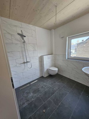 neue senioren-/ behindertengerechte Wohnungen in modernem KFW 40+ - Haus sofort frei!