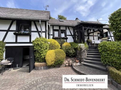 EINZIGARTIG! Sehr gepflegtes Liebhaberobjekt mit traumhaft schönem Garten nahe Bad Marienberg.