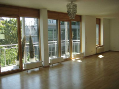 Schöne Loftwohnung mit 132 m² Wfl., 3 Zi., EBK, 2 x Bad, Terrasse, TG-Platz in ruhiger Citylage!