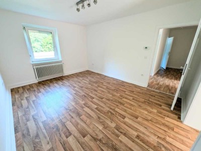 **Was will man mehr? +weiße Wände +modernes Tageslichtbad +eigenes Gartenabteil**