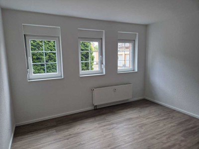 Top Preis! Komplett renovierte 3 Zimmer EG-Wohnung!