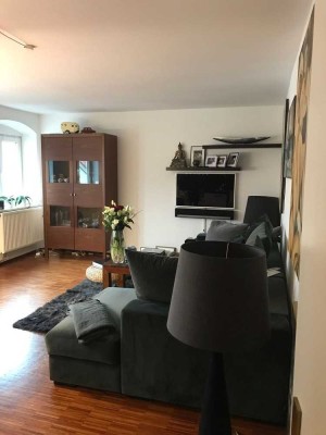 Modernisierte 2-Zimmer-Wohnung mit EBK in Augsburg