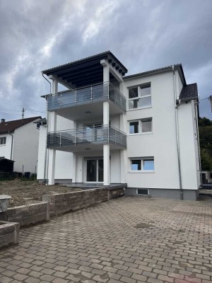 Neue 3 x 3-Zi.-Whg. in 3-Parteienhaus mit gehobener Ausstattung in Itzelberg zu vermieten