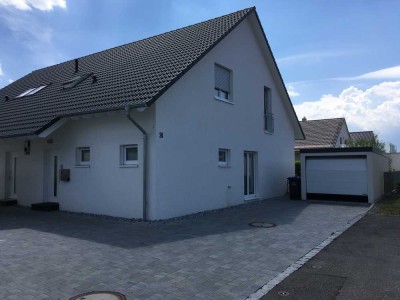 Preiswerte, neuwertige 5-Zimmer-Doppelhaushälfte mit geh. Innenausstattung und EBK in Herbrechtingen
