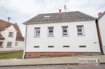 ZENTRUMSNAH - freistehendes Einfamilienhaus mit Garten und Ausbaupotential in Bexbach!