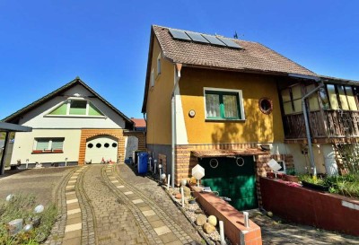 Modernisiertes massiv gebautes Einfamilienhaus mit Keller, Wintergarten, Nebengebäude + Doppelcarp.