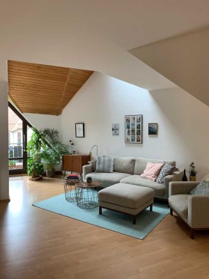 Super Architektur & offener Dachraum: wunderschöne große 2-Zimmer-Galerie-Maisonette-Whg