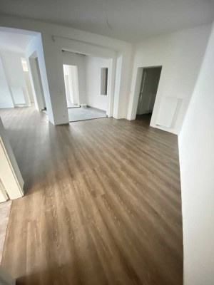 WOW! Wunderschöne Atrium Wohnung mit 4 Zimmern und Garage