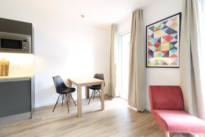 Elegantes *Möbliertes* Souterrain-Apartment mit moderner Markenküche und Terrasse – Einziehen & Wohl