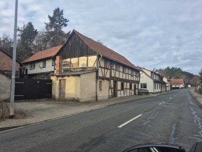 altes Reihenhaus, sanierungsbedürftig