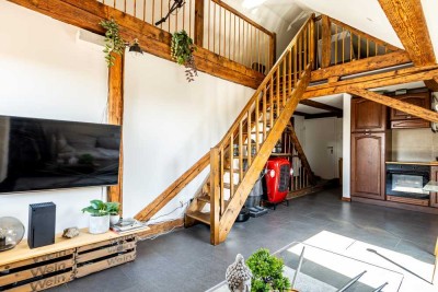 Charmante 2,5-Zimmer-Dachgeschosswohnung mit rustikalem Flair und modernem Komfort